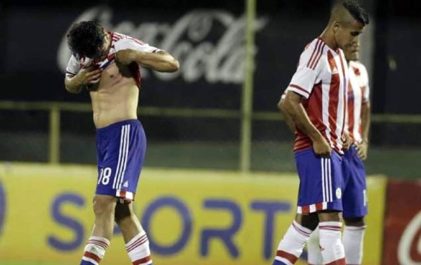 Así le quedó la marca que le dejó Maynor Figueroa a Nelson Haedo Valdez