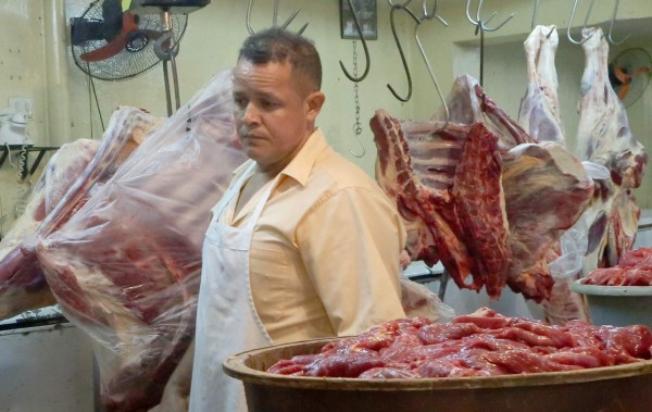 Ganaderos aseguran mercado nacional con 18,000 toneladas de carne de res