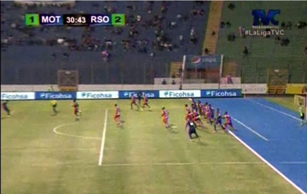 VIDEO: Gol mal anulado a Eddie Hernández ante Real Sociedad