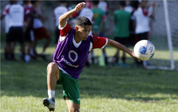 Cristan Cálix ya tiene el pase internacional y puede debutar contra Olimpia