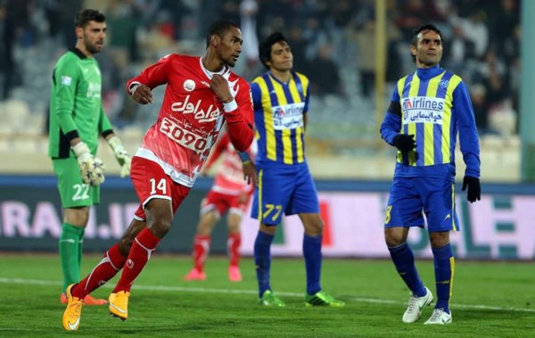 Un doblete de Jerry Bengtson pone a su equipo camino al título en Irán