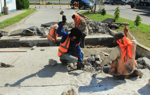 Toneladas de basura retiran de canales y tuberías de San Pedro Sula