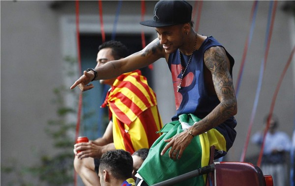 Video: El antojo de Neymar en la celebración del Barcelona