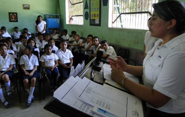 Inducen a escolares a crecer con éxito y ser empresarios en El Progreso