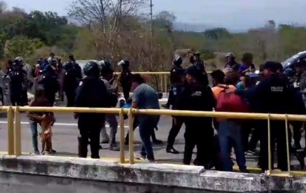 Caravana migrante: mujeres y niños lloran y suplican que no los detengan en nueva redada en México