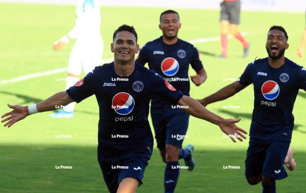 Roberto Moreira le dio la victoria al Motagua contra el Olimpia.