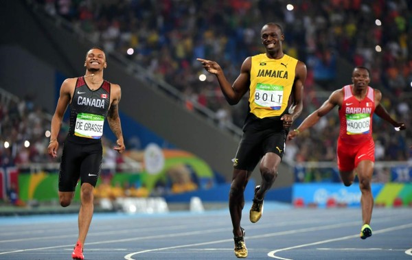 Usain Bolt avanzó sin problemas a la final de los 200 metros