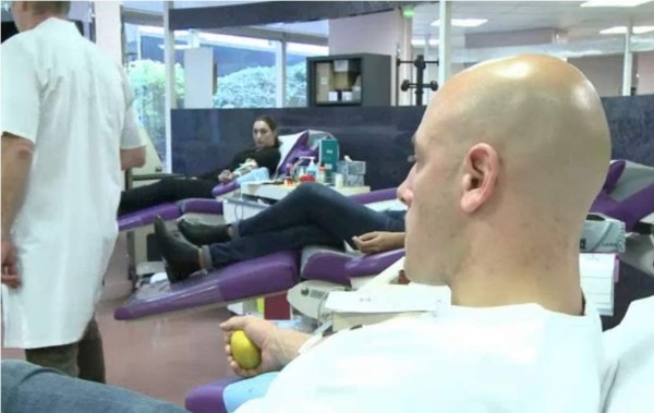 Colas para donar sangre en París tras ataques