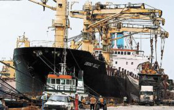 Honduras y Panamá pasan primera ronda