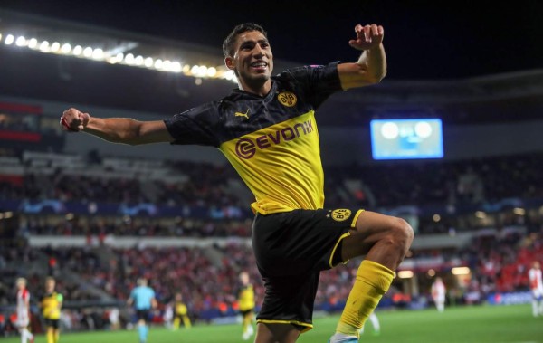 Achraf Hakimí marcó dos goles para la victoria del Borussia Dortmund contra el Slavia Praga. Foto EFE