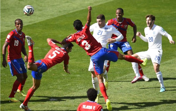 Costa Rica, líder del Grupo de la Muerte con empate ante Inglaterra
