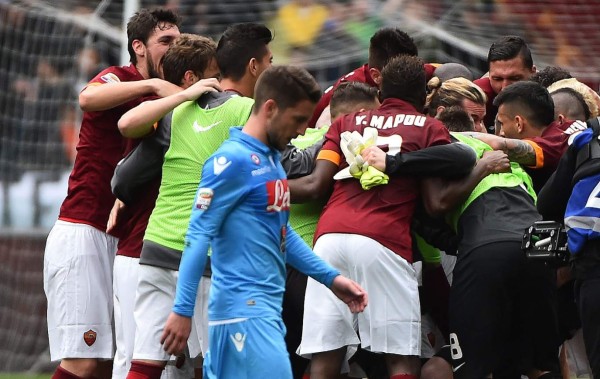 Roma venció al Napoli y conserva el segundo lugar en Italia