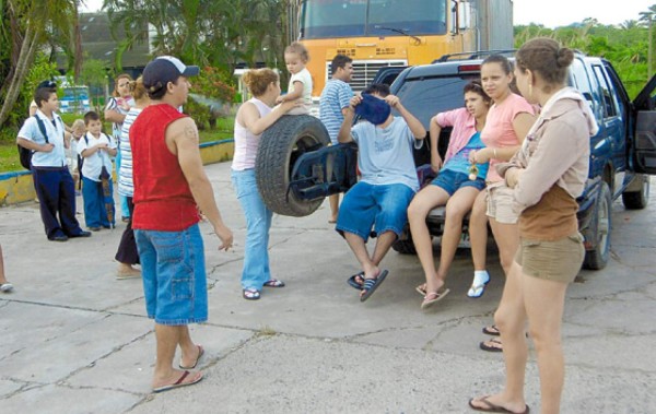 Nube tóxica alarma a miles de porteños