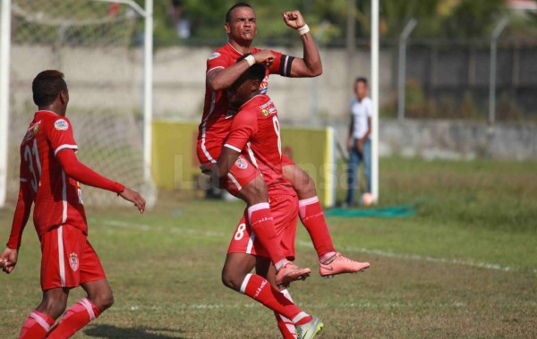 Real Sociedad se baja otra vez al Real España y acaricia semifinales