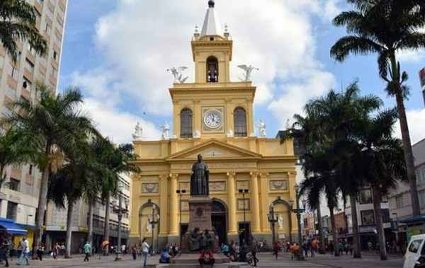 Brasil: sujeto mata a cinco personas y se quita la vida frente al altar de una catedral