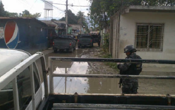 Policía de Honduras se enfrenta con supuestos pandilleros
