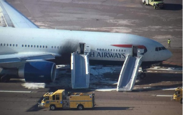 Avión se incendia en aeropuerto de Las Vegas