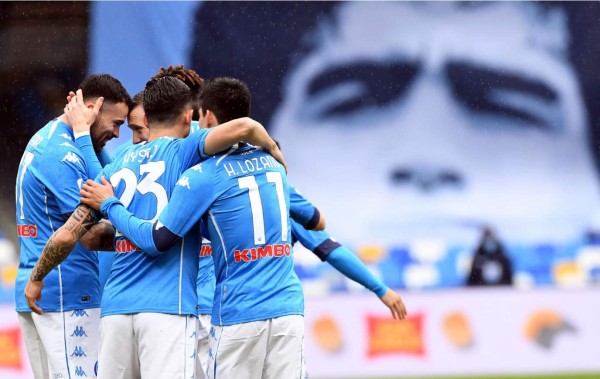 Napoli le endosa media docena de goles a la Fiorentina en la Serie A