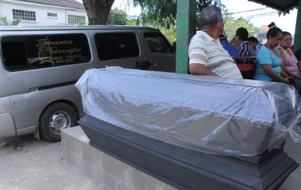 Delincuentes matan a un veterano de guerra para robarle su pistola
