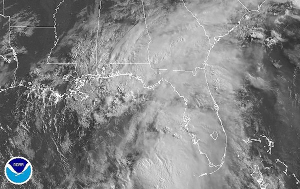 Lluvias de tormenta tropical Colin empapan costa oeste de Florida