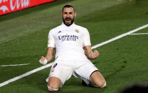 Karim Benzema marcó dos goles para el triunfo del Real Madrid ante Athletic de Bilbao. Foto EFE