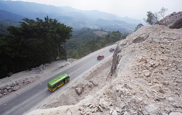 Enormes filas en tramo de la CA-5 que será ampliado