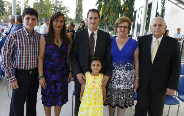 Afife Kattán de Larach es homenajeada por Banco del País