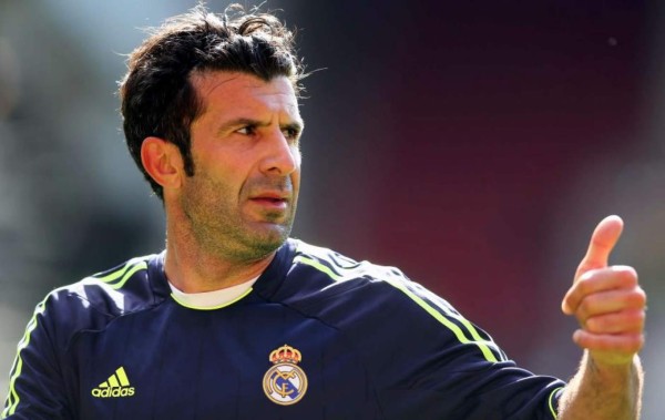 Así anima Luis Figo al Real Madrid en el clásico
