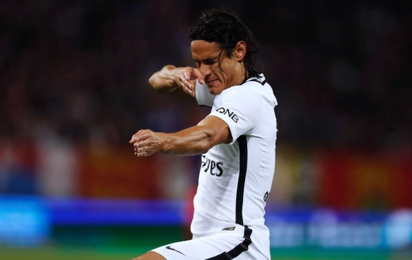 Cavani lidera triunfo del PSG con cuatro goles en 45 minutos
