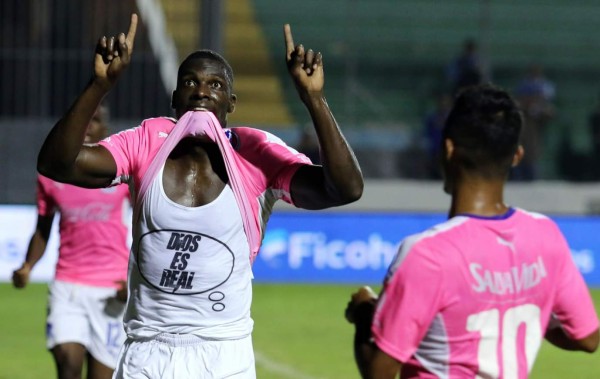 Olimpia remontó frente al Vida y sigue firme en el liderato