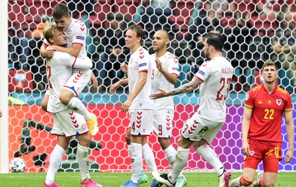Dinamarca aplasta a la Gales de Bale y avanza a los cuartos de final de la Eurocopa-2021