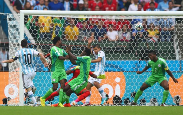 Un doblete de Messi coloca a Argentina como primera de grupo