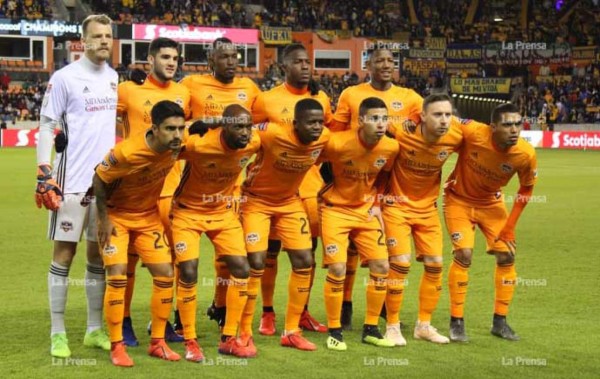 El 11 titular del Houston Dynamo ante los Tigres, los cuatro hondureños de entrada. Foto Annie Lagos.