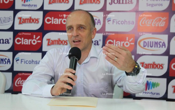 Fabián Coito explica por qué no convocó a Roger Espinoza, Andy Nájar y Kevin Álvarez