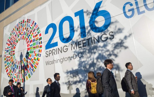 Panamá Papers y Brexit dominan agenda de líderes económicos