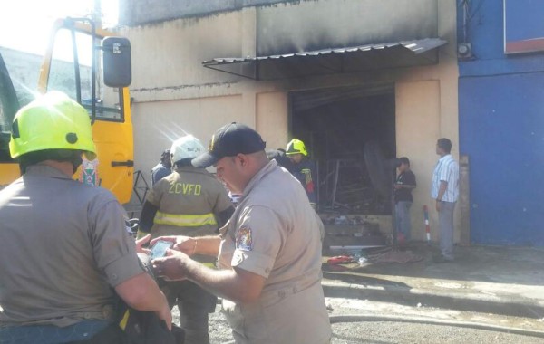 Se incendia distribuidora de respuestos de motos en San Pedro Sula