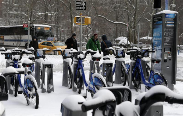Tormenta de nieve deja nueve muertos y trae frío glacial a EUA