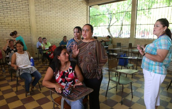 Más de 1,200 profesores evaluados en el Reyes