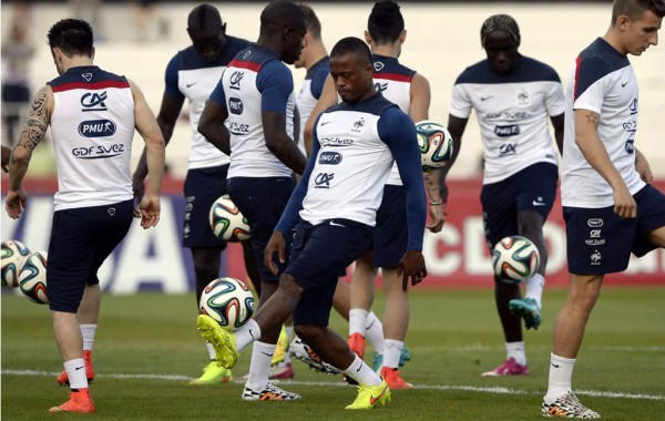 Francia ya entrena en Brasil con la mente puesta en Honduras