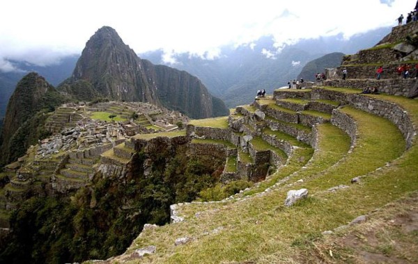 Arrestan a dos turistas por desnudarse en Machu Picchu