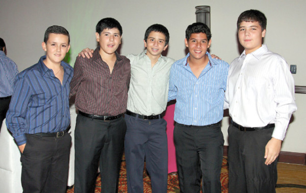 La fiesta de ensueño de dos quinceañeras