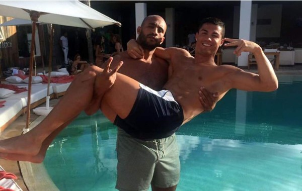 Cristiano Ronaldo, 'recién casado' con un peleador marroquí