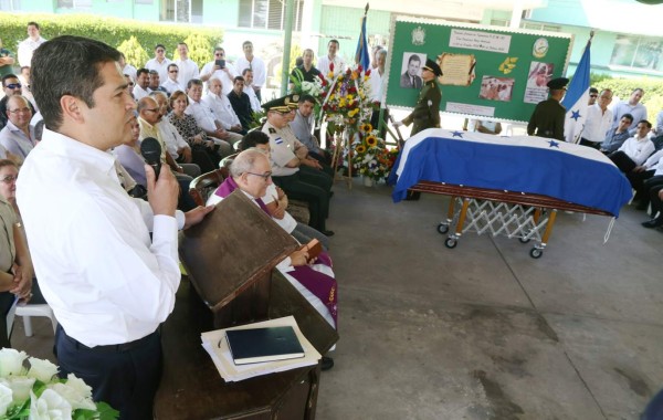 Dan el último adiós al rector del Liceo Militar