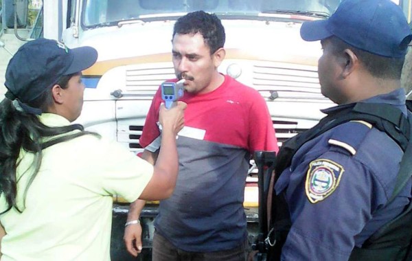 Buscan evitar que ebrios conduzcan en las carreteras