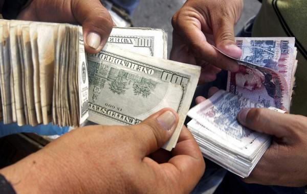 El lempira inicia la semana a la baja