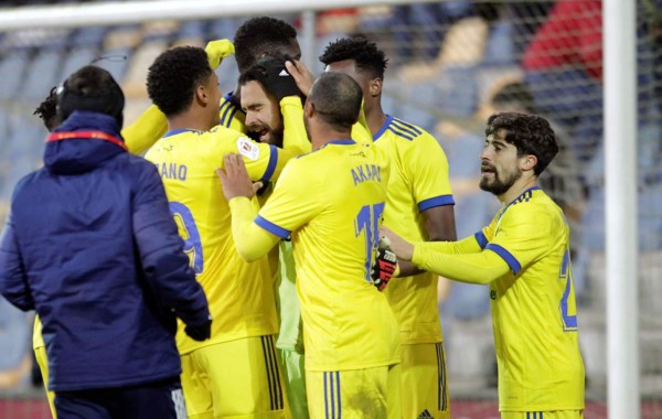 'Choco' Lozano marca un penal y Cádiz sigue adelante en la Copa del Rey