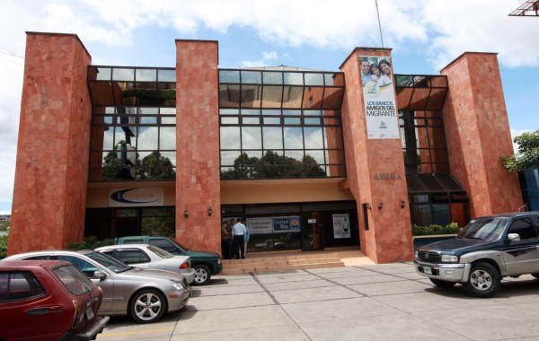 Banca hondureña anuente a discutir intereses de tarjetas