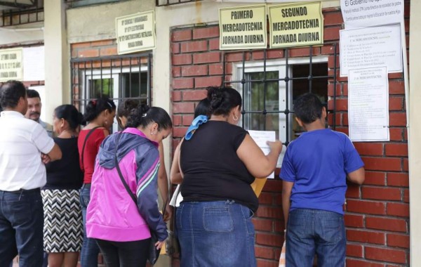Estudiantes ya no deberán entregar partida de nacimiento cada año al matricularse
