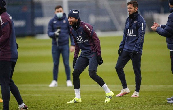 Neymar regresa a los entrenamientos del PSG