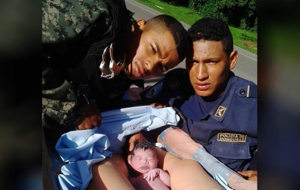 Mujer dio a luz en la paila de una patrulla de la Policía